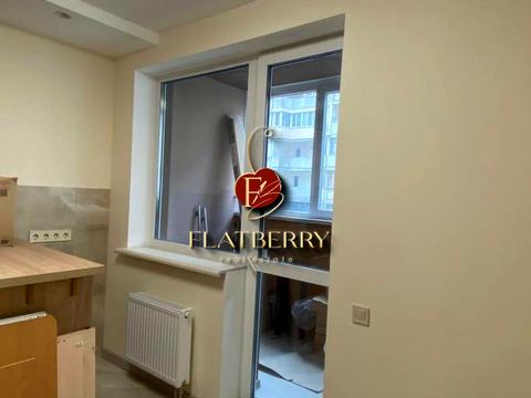 комерційна за адресою Драгоманова вул., 38