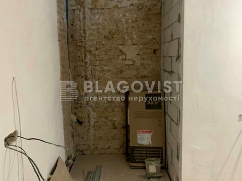 комерційна за адресою Пирогова вул., 2