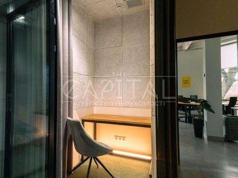 комерційна за адресою Марка Безручка вул., 24