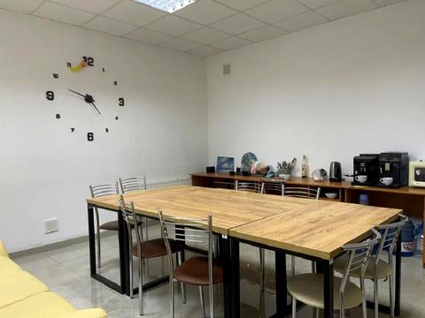 комерційна за адресою Красилівська вул., 5