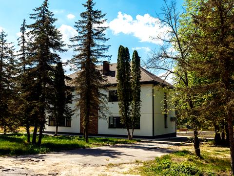 комерційна за адресою Лісова, 1
