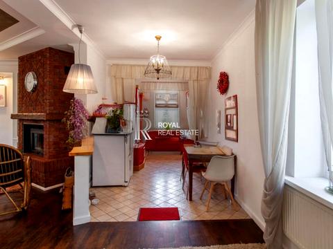 будинок за адресою Квітнева