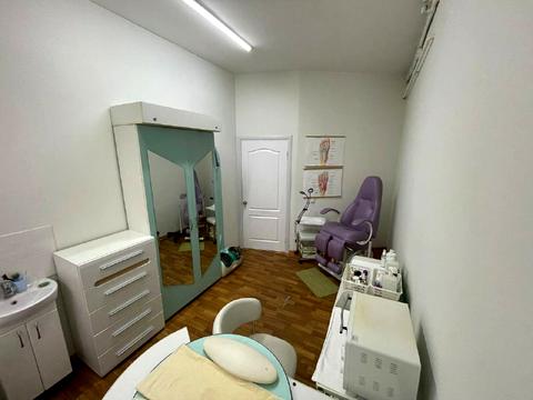 комерційна за адресою Левка Лук'яненка вул. (Василя Жуковського), 1