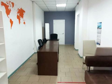 комерційна за адресою Леоніда Жаботинського вул. (Правди), 33