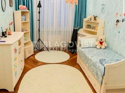 квартира за адресою Анни Ахматової вул., 13