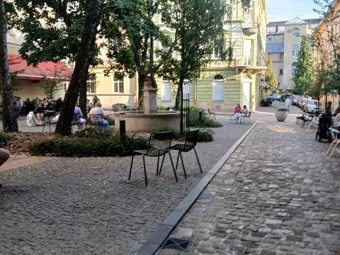 комерційна за адресою Староєврейська вул., 48