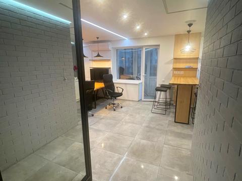 комерційна за адресою Оболонська вул., 38