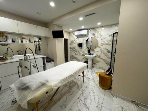 комерційна за адресою Андрія Верхогляда вул. (Михайла Драгомирова), 14-А