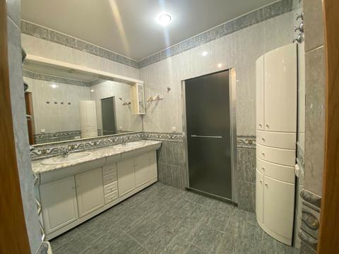 комерційна за адресою Володимирська вул., 37
