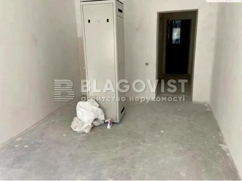 комерційна за адресою Салютна вул., 2к6