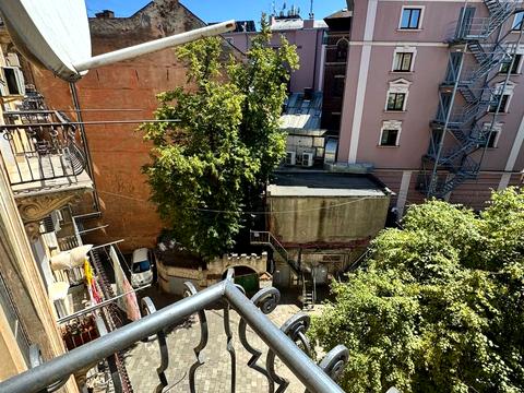 квартира за адресою Академіка Володимира Гнатюка вул. (), 3