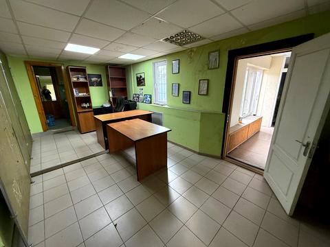 комерційна за адресою Волинська вул., 1