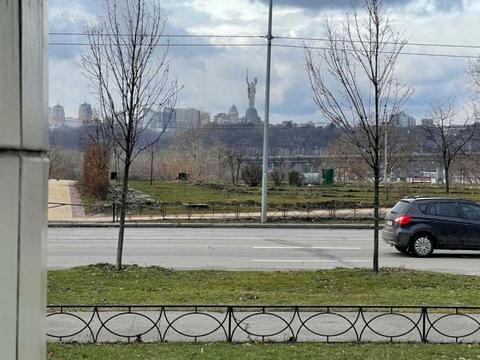 коммерческая по адресу Днепровская набережная ул., 13