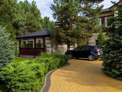 будинок за адресою Набережна вул.