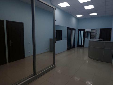 комерційна за адресою Конституции площ., 21/2