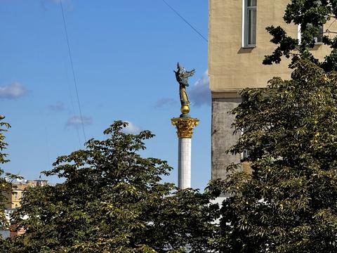 комерційна за адресою Заньковецької вул., 10
