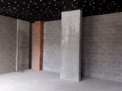 комерційна за адресою Салютна вул., 2к18