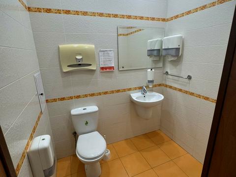 комерційна за адресою Володимирська вул., 38