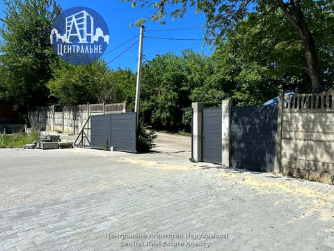 комерційна за адресою Комунальників вул., 2