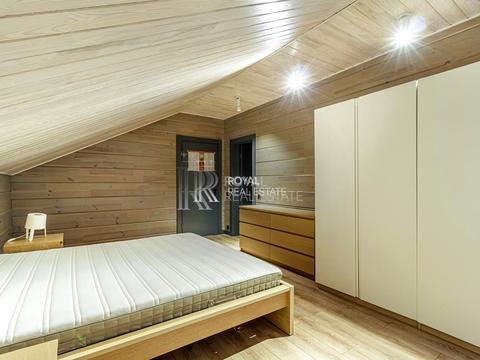 будинок за адресою Квітнева