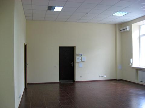 комерційна за адресою Велика Окружна вул., 4