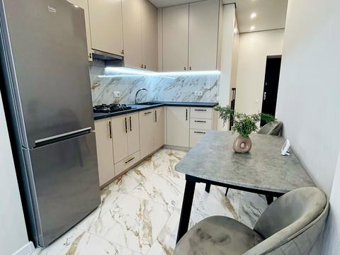 квартира за адресою Яблунева вул., (вул. Радісна, 4)