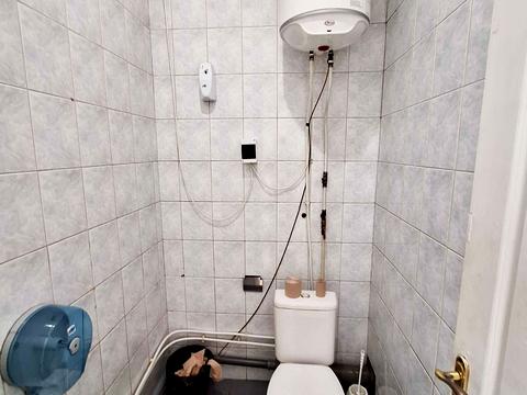 комерційна за адресою Леся Курбаса вул., 12