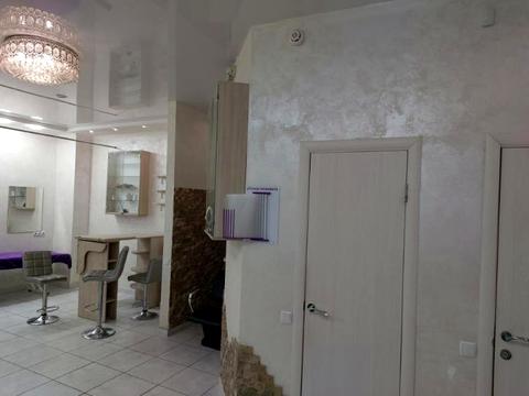комерційна за адресою Левітана вул., 118