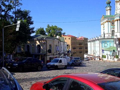 комерційна за адресою Андріївський узвіз, 38