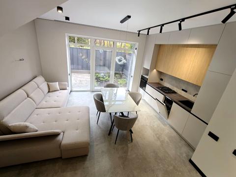 дом по адресу Сімʼї Шкарівських ул.