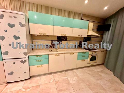 квартира за адресою Анни Ахматової вул., 30