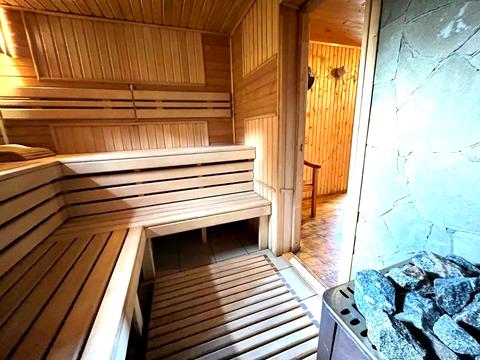 коммерческая по адресу пгт. Славское, Олени Степанівни, 97