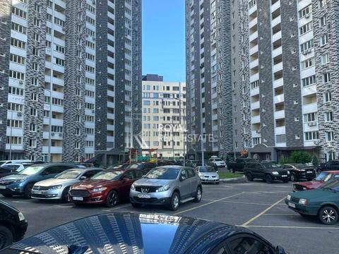 комерційна за адресою Ревуцького вул., 54