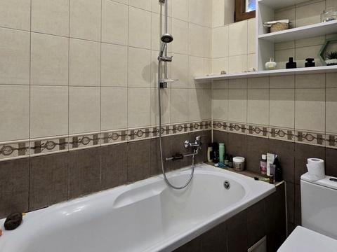 будинок за адресою Волонтерів вул. (Василя Верещагіна), 1