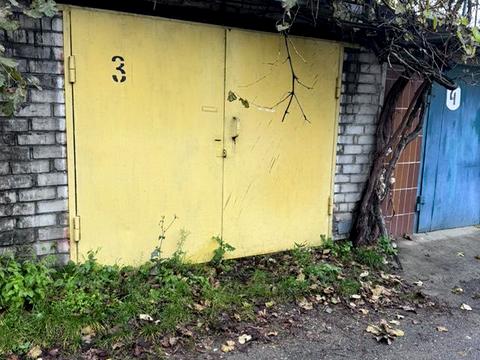 паркомісце за адресою Олени Теліги вул., 8