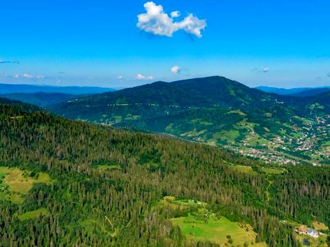 коммерческая по адресу Устияновича вул., 1