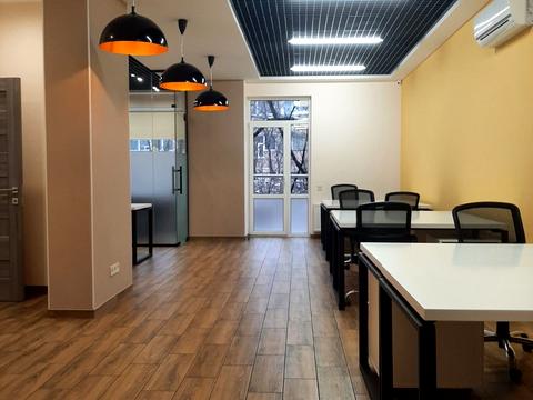 комерційна за адресою Євгена Коновальця вул. (Щорса), 36-Е