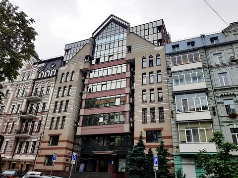 комерційна за адресою Богдана Хмельницького вул., 55
