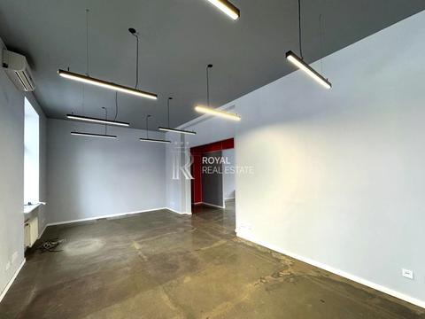 комерційна за адресою Лаврська вул. (Січневого Повстання), 16