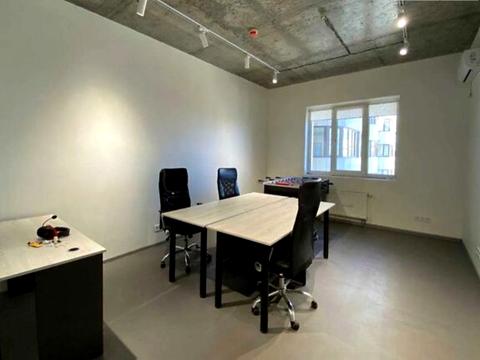 комерційна за адресою Андрія Верхогляда вул. (Михайла Драгомирова), 2-А