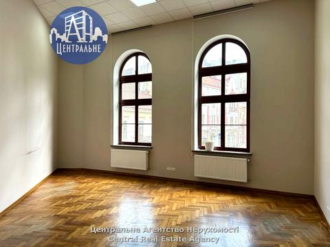 комерційна за адресою Івана Франка вул., 11