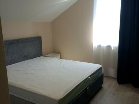 будинок за адресою Богатирська вул., 42