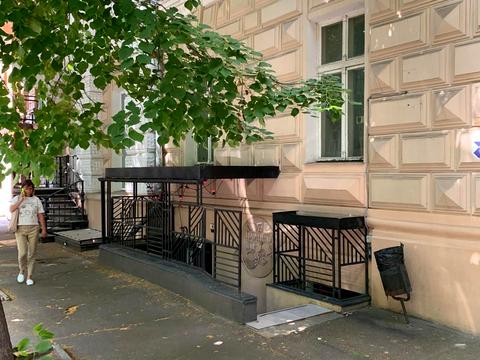 комерційна за адресою Садова вул., 9