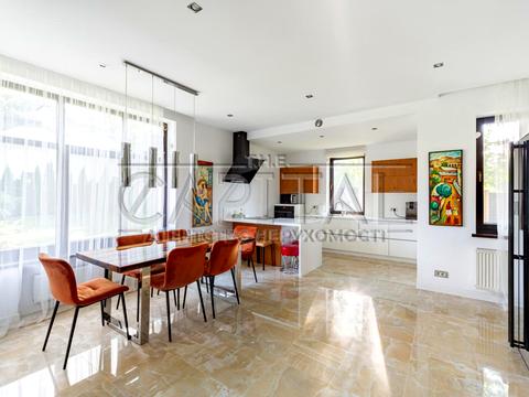 будинок за адресою Патріарха Володимира Романюка вул. (Жовтнева)