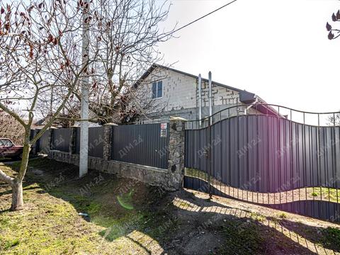 будинок за адресою Центральна, 1