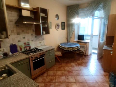 квартира за адресою Довженка вул., 8