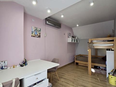 будинок за адресою Волонтерів вул. (Василя Верещагіна), 1