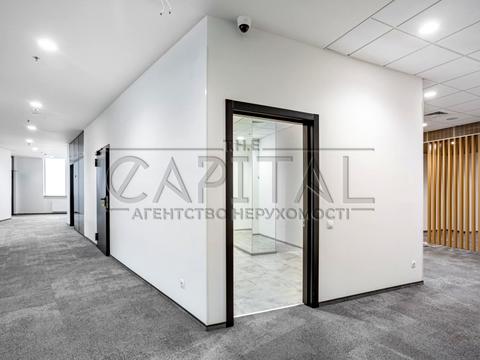 комерційна за адресою Князів Острозьких вул. (Московська), 32