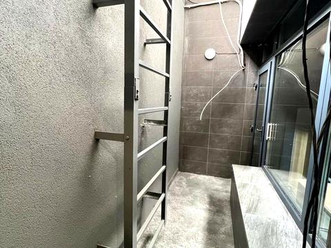 комерційна за адресою Дніпровська набережна вул., 16-Г