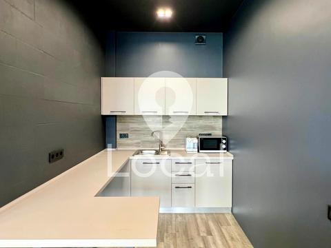 комерційна за адресою Дніпровська набережна вул., 14